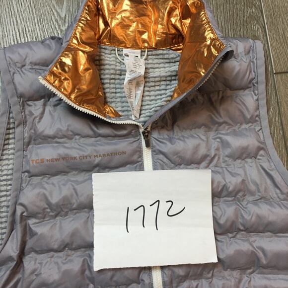 New Balance Thin Puff Vest TCS New York City Marathon Grey / Gold Women Medium - Picture 6 of 6